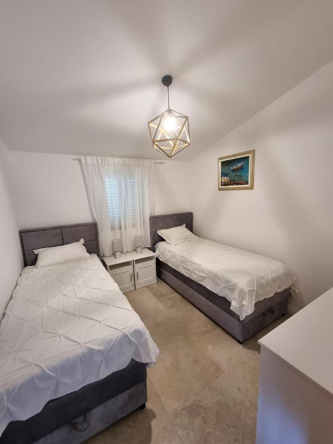 Apartments Bagic Vir Exterior foto